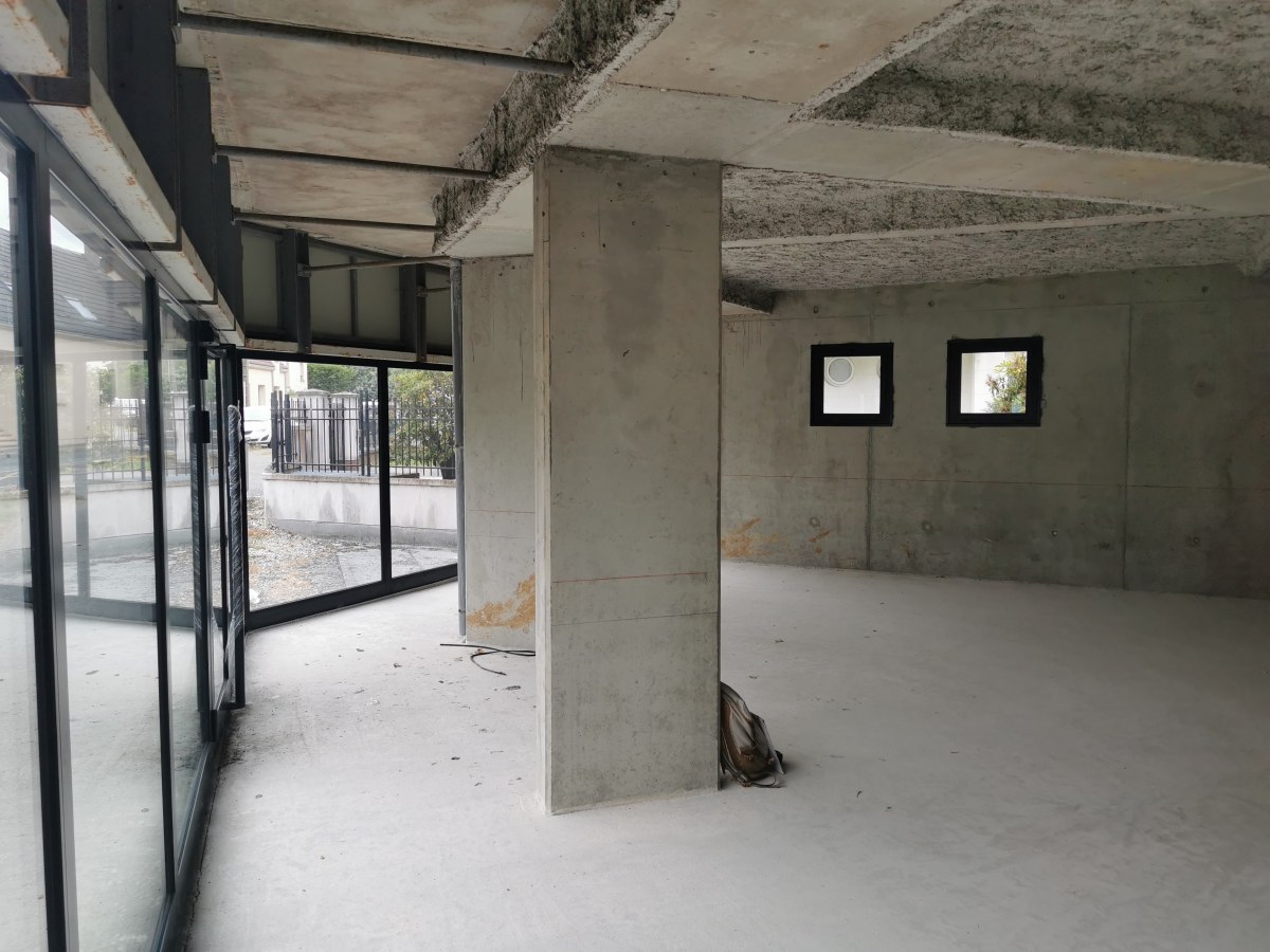 Transformation complète d'un espace brut en locaux modernes et fonctionnels