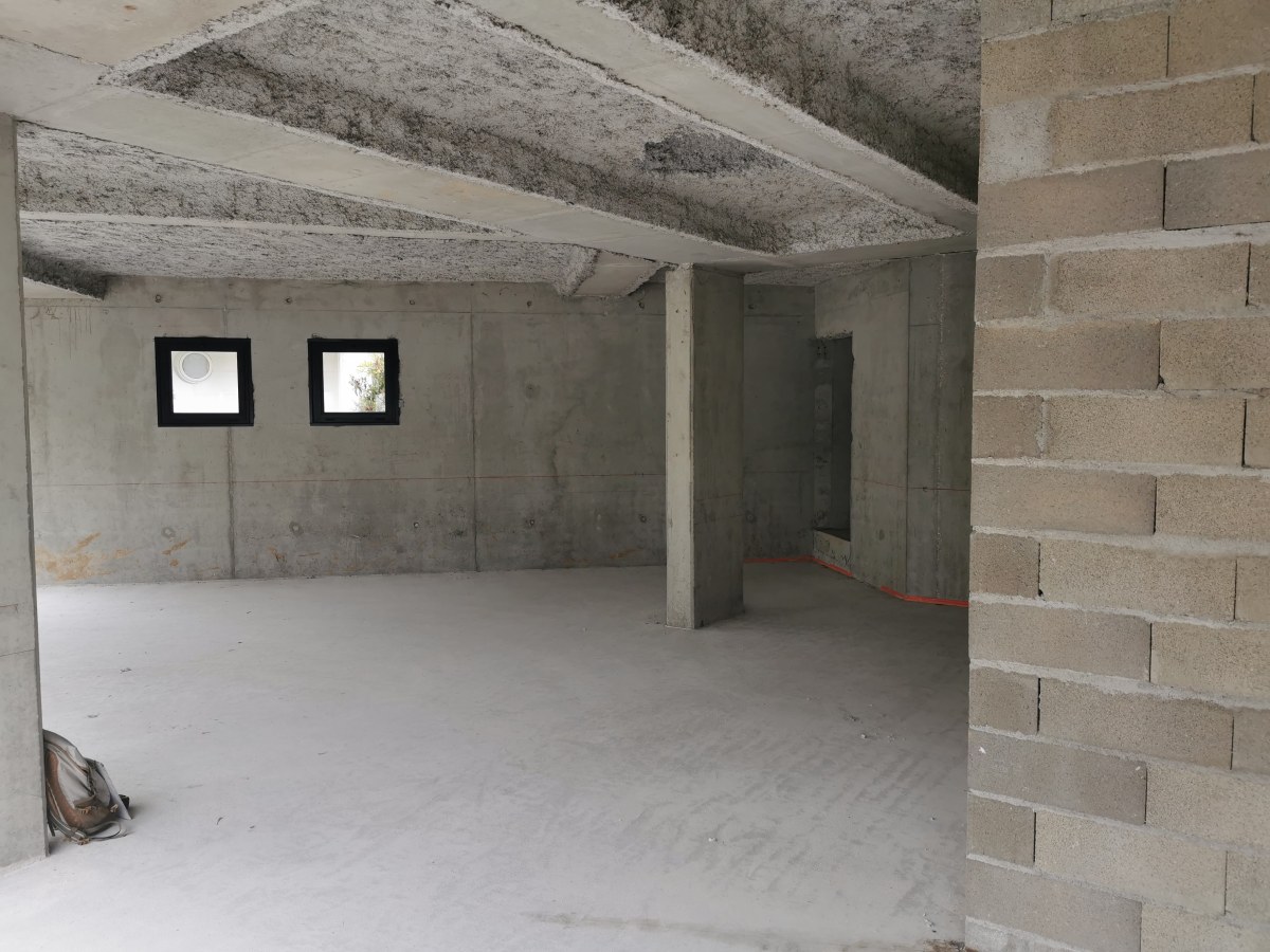 Transformation complète d'un espace brut en locaux modernes et fonctionnels