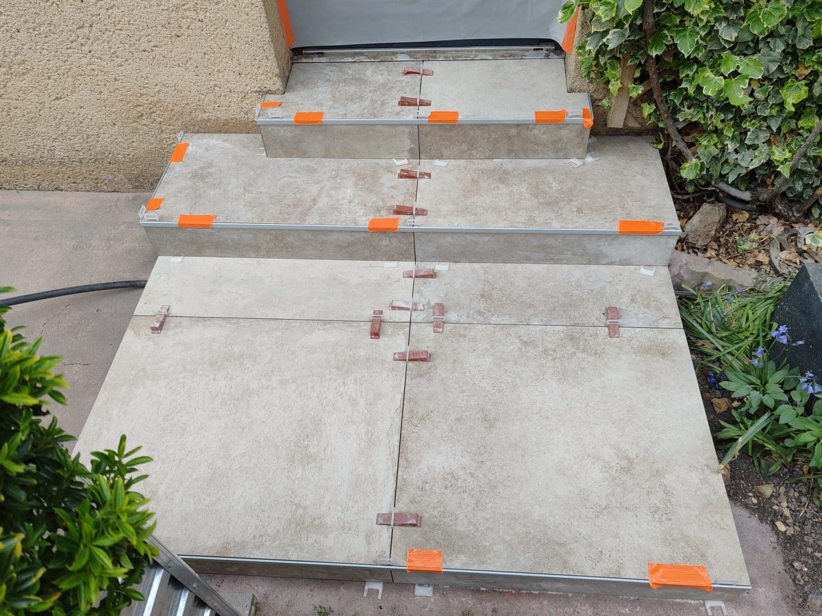 Création d'un escalier sur mesure : savoir-faire et précision