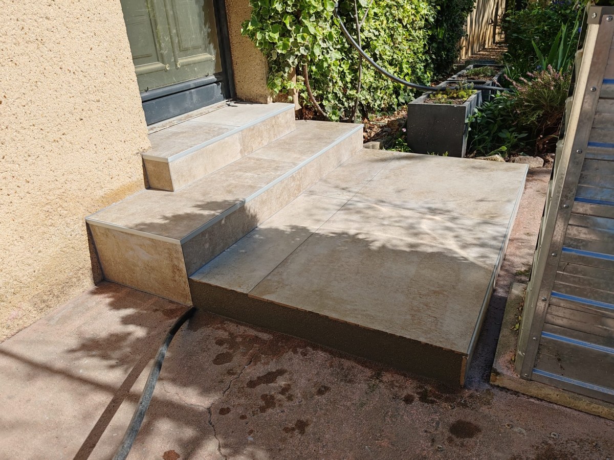 Création d'un escalier sur mesure : savoir-faire et précision
